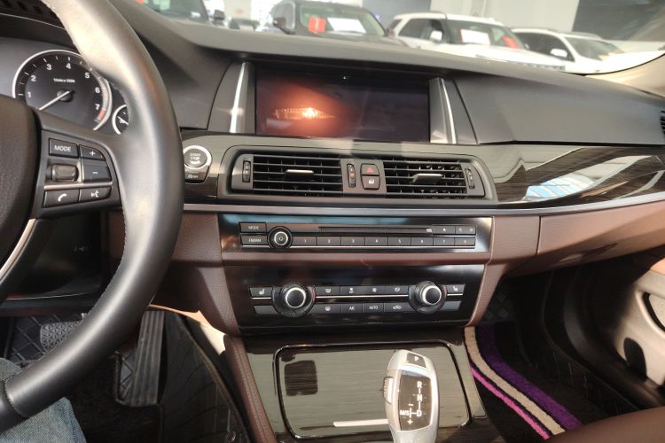 宝马5系 2014款 525Li 豪华设计套装中控内饰7004