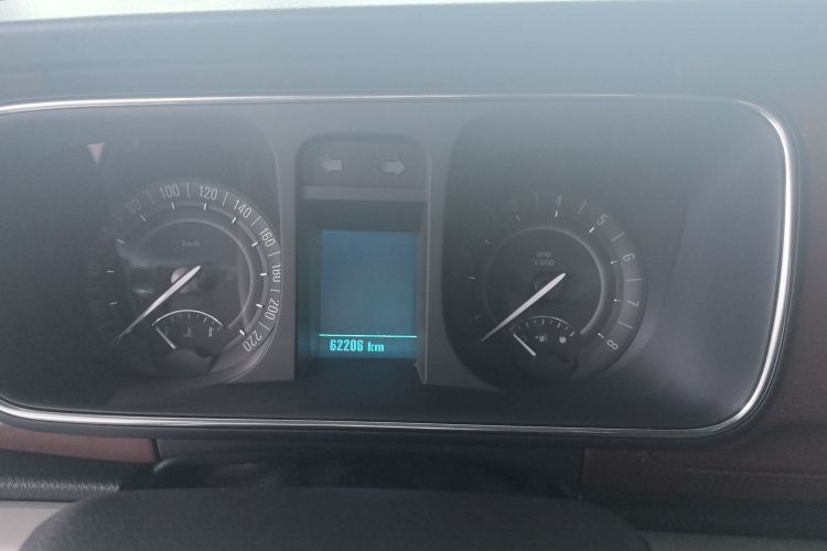 别克GL8 2017款 25S 尊贵型 国V中控内饰15