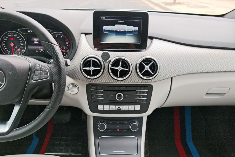 奔驰B级 2015款 B 200 动感型局部细节16