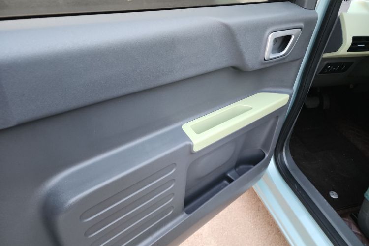 吉利银河 2024款 熊猫mini 200km 耐力熊中控内饰7003