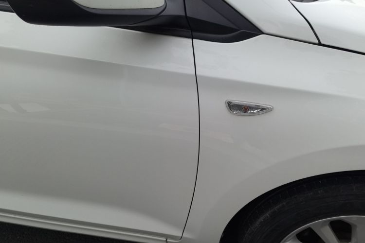 现代 悦纳 2016款 1.4L 自动炫酷版GLS局部细节9005