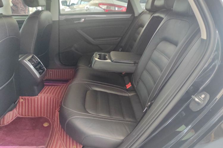 大众 帕萨特 2017款 330TSI DSG尊荣版中控内饰7001