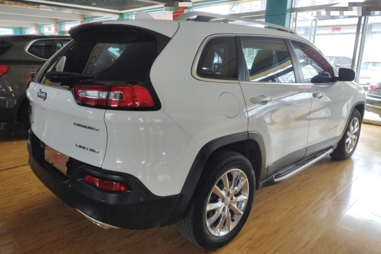 Jeep 自由光 2016款 2.4L 优越版车身外观6003