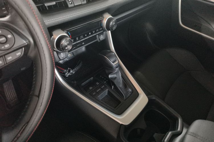 丰田 威兰达 2024款 2.0L CVT两驱豪华PLUS版局部细节18