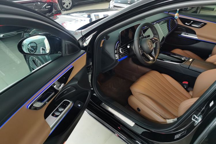 奔驰E级 2025款 E 260 L中控内饰7001