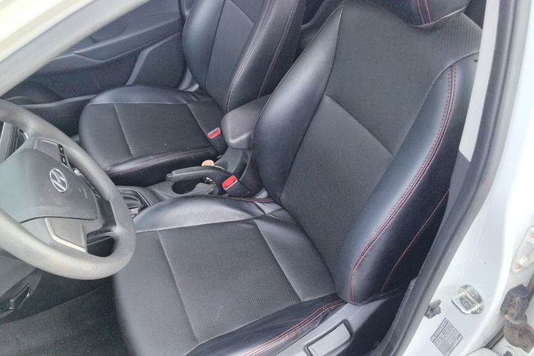 现代 悦纳 2016款 1.4L 自动炫酷版GLS局部细节19