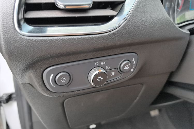 别克 凯越 2018款 15N CVT豪华型局部细节9001