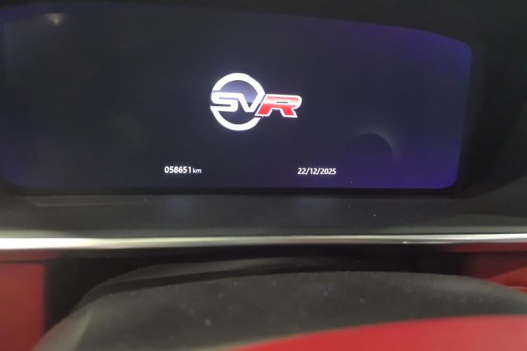 路虎 揽胜运动版 2021款 3.0 L6 耀黑版中控内饰15