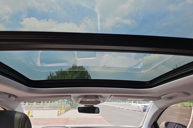 标致5008 2017款 380THP 7座精英版中控内饰7008