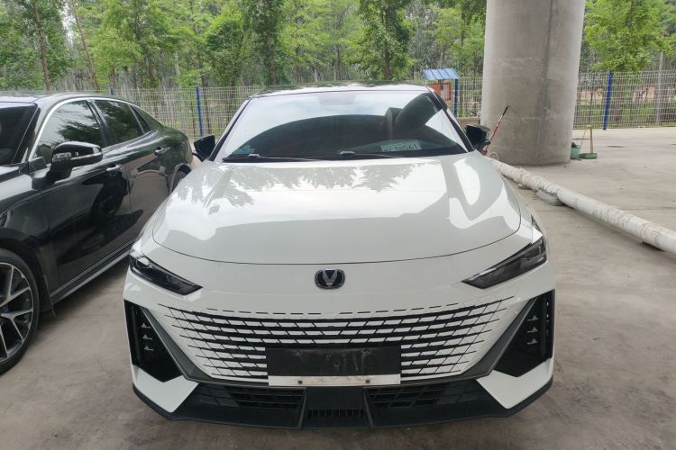 长安UNI-V 2022款 1.5T 尊贵型车身外观6001