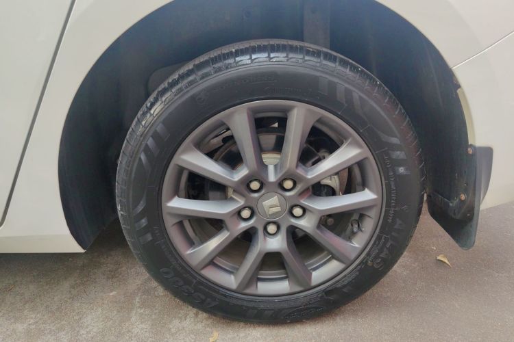 宝骏RC-5 2020款 1.5L 手动智耀豪华型车身外观6009