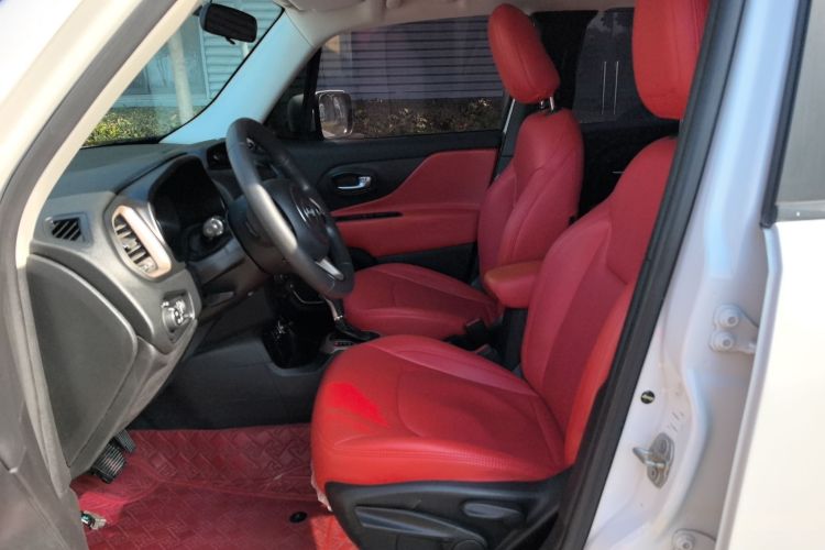 Jeep 自由侠 2018款 互联大屏版 180T 自动动能版+局部细节19