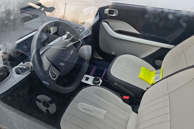 吉利银河 2025款 210km 熊猫卡丁中控内饰7003