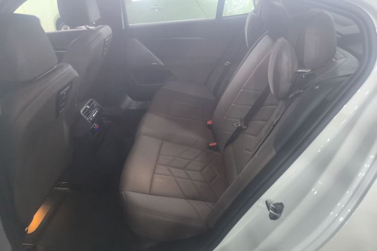 宝马5系 2024款 525Li M运动套装中控内饰7001