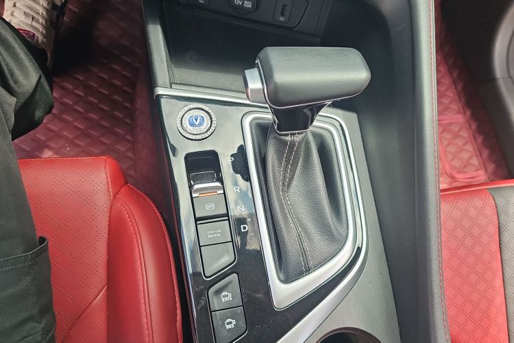 长安 逸动 2021款 PLUS 蓝鲸NE 1.4T GDI DCT尊贵型局部细节18