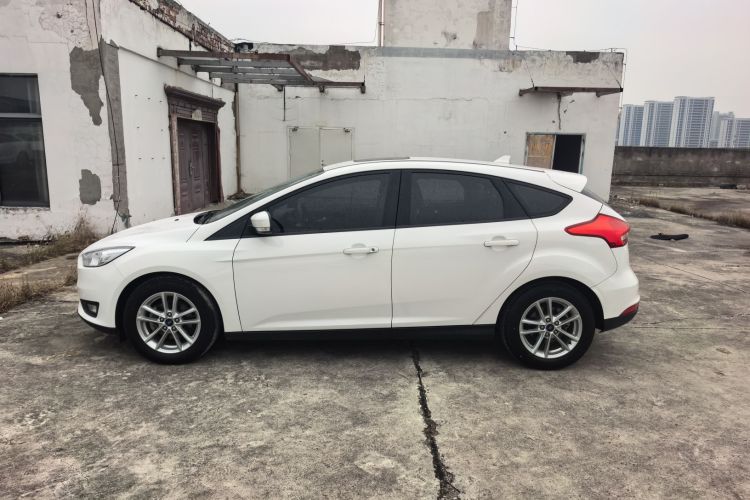 福特 福克斯 2018款 两厢经典 1.6L 自动风尚型智行版车身外观6005