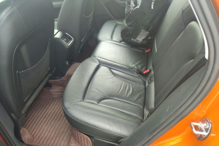 奥迪Q3 2015款 35 TFSI 进取型中控内饰7001