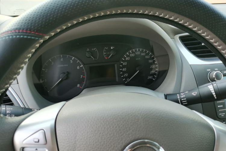 日产 轩逸 2012款 1.6XE CVT舒适版局部细节14