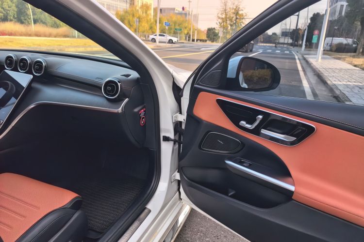 奔驰C级 2022款 改款 C 200 L 运动版中控内饰7008