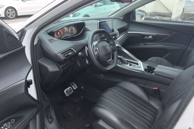 标致5008 2017款 380THP 7座无界版中控内饰7002