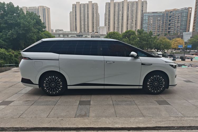 小鹏X9 2025款 650长续航 Max车身外观6003