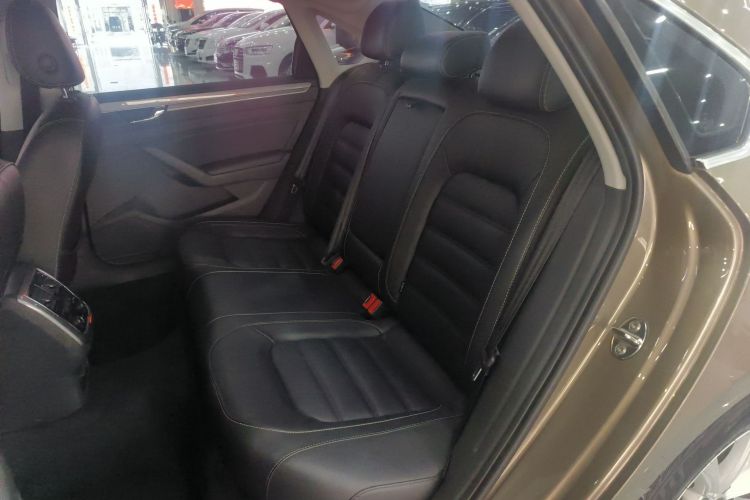 大众 帕萨特 2017款 330TSI DSG尊荣版中控内饰7001