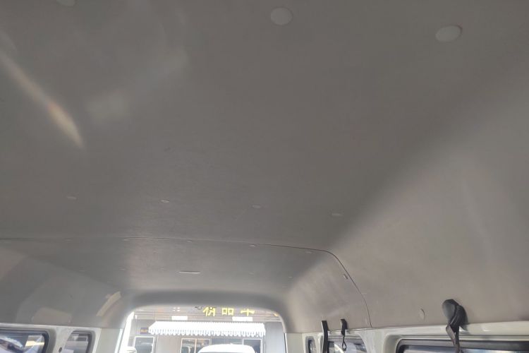 东风御风 御风 2021款 2.0T动力王前驱物流车长轴中顶6-9座国VI ZD20局部细节22