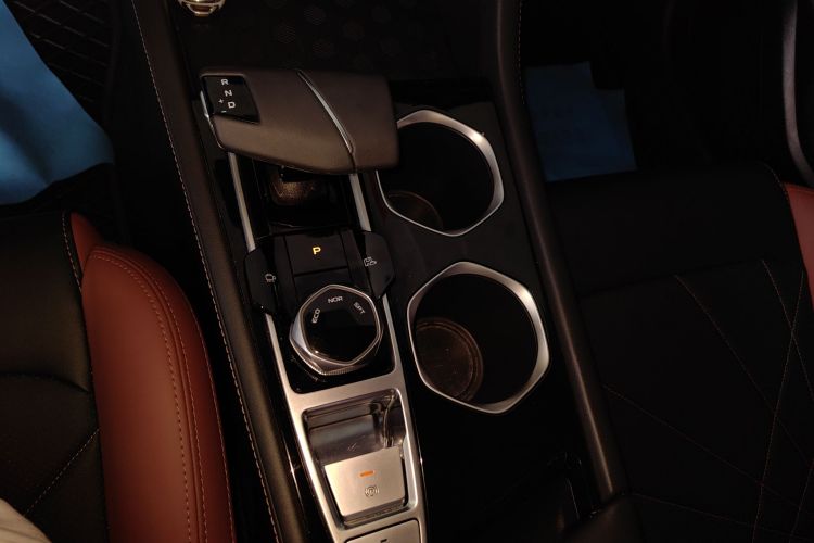 长安 逸动 2023款 畅享版 PLUS 蓝鲸NE 1.4T GDI DCT尊贵版局部细节18