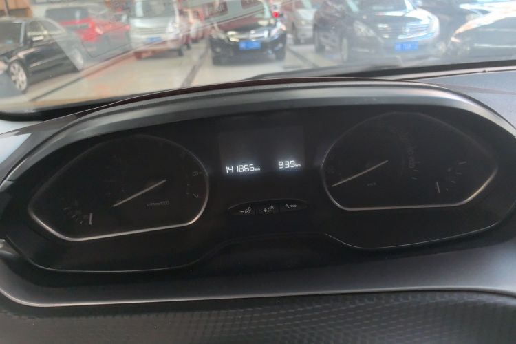 标致2008 2014款 1.6L 自动时尚版中控内饰15