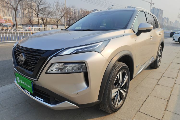 日产 奇骏 2023款 e-POWER 超混双电机四驱至尊版车身外观1