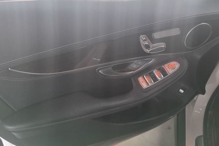 奔驰GLC 2019款 GLC 260 L 4MATIC 动感型中控内饰7002