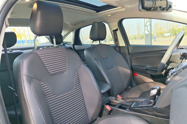 福特 福克斯 2017款 三厢 1.6L 自动风尚型智行版局部细节41