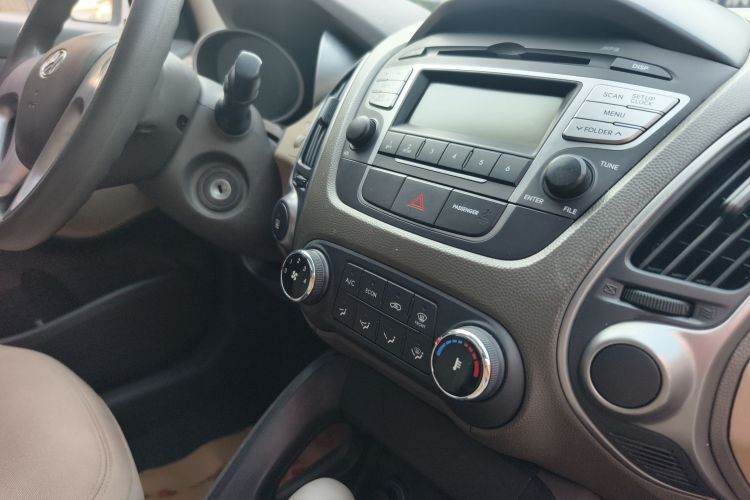 北京现代ix35 2013款 2.0L 自动两驱舒适型GL 国IV中控内饰7006