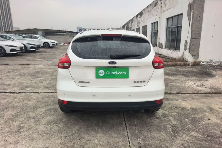 福特 福克斯 2018款 两厢经典 1.6L 自动风尚型智行版车身外观6007