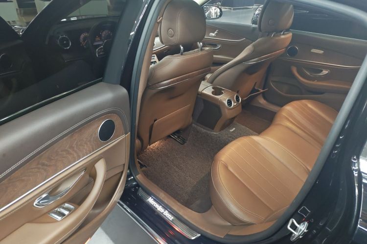 奔驰E级 2020款 改款 E 260 L中控内饰7004