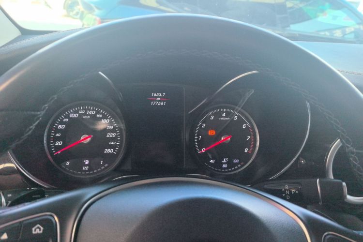 奔驰V级 2018款 V 260 L 尊贵加长版 国V中控内饰15