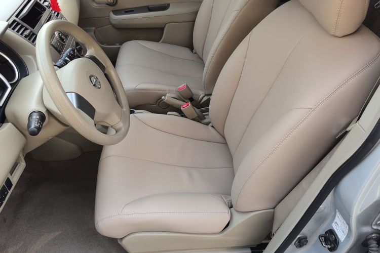 日产 骐达TIIDA 2011款 1.6L CVT舒适型中控内饰7005