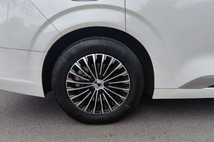 腾势D9 2022款 DM-i 1040 尊贵型车身外观6007