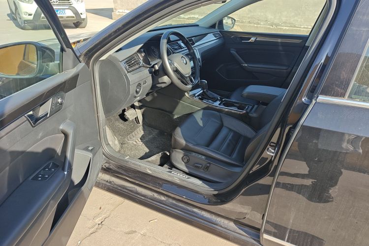 大众 帕萨特 2016款 330TSI DSG御尊版中控内饰7002