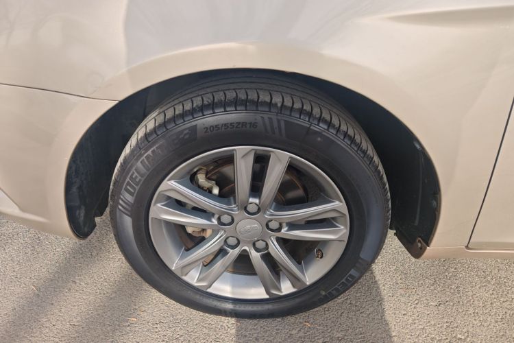 吉利汽车 帝豪 2017款 三厢百万款 1.5L CVT向上版车身外观6008