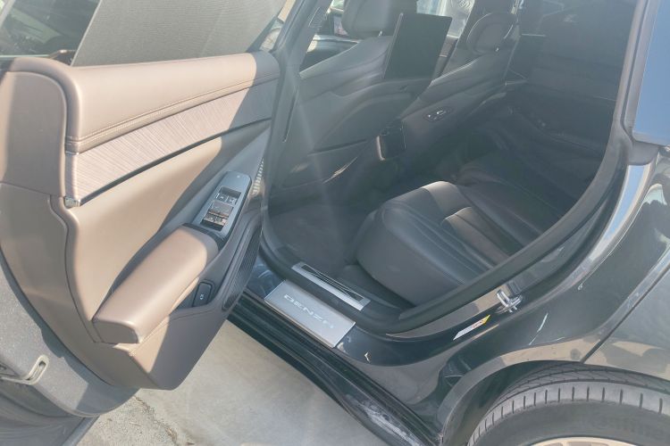 腾势Z9 2024款 1100km 四驱Ultra版中控内饰7001