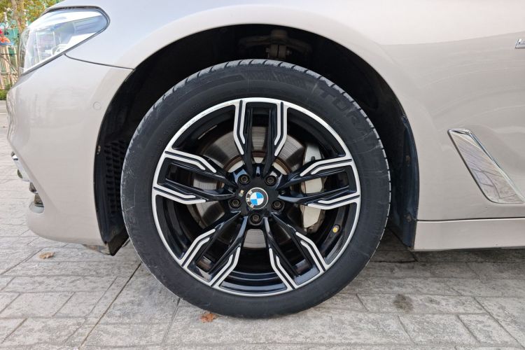 宝马5系 2018款 530Li 尊享型 豪华套装车身外观6008