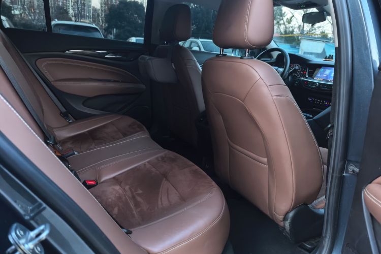 别克 君威 2020款 552T 豪华型中控内饰7012