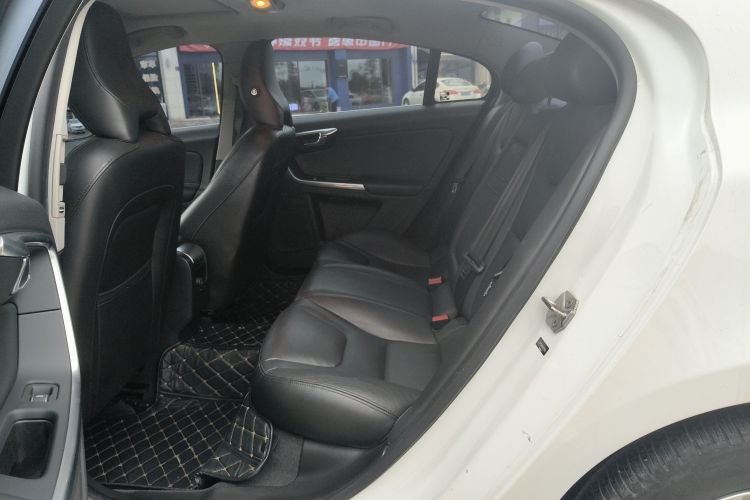 沃尔沃S60 2018款 S60L T3 智进版中控内饰7002