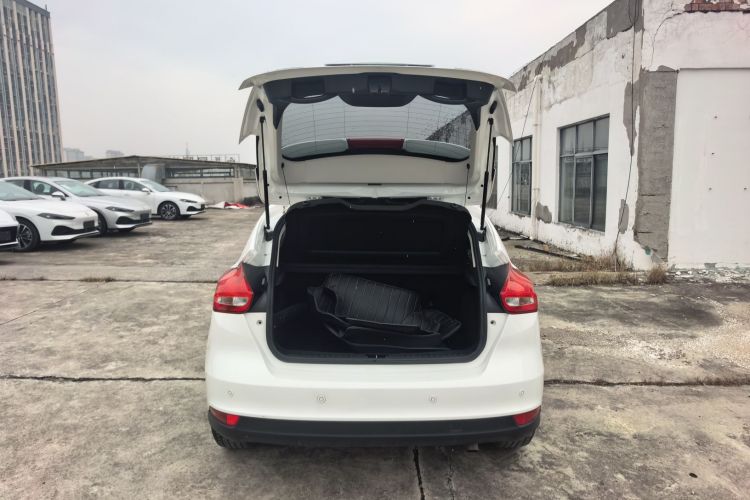 福特 福克斯 2018款 两厢经典 1.6L 自动风尚型智行版局部细节23