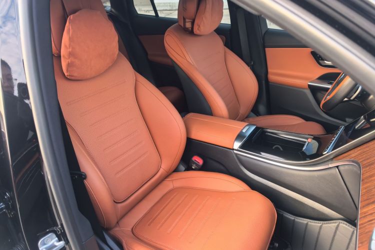 奔驰GLC 2025款 GLC 300 L 4MATIC 动感型 5座局部细节41