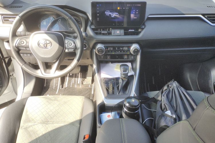 丰田 RAV4荣放 2023款 2.0L CVT四驱探险Plus版中控内饰7003