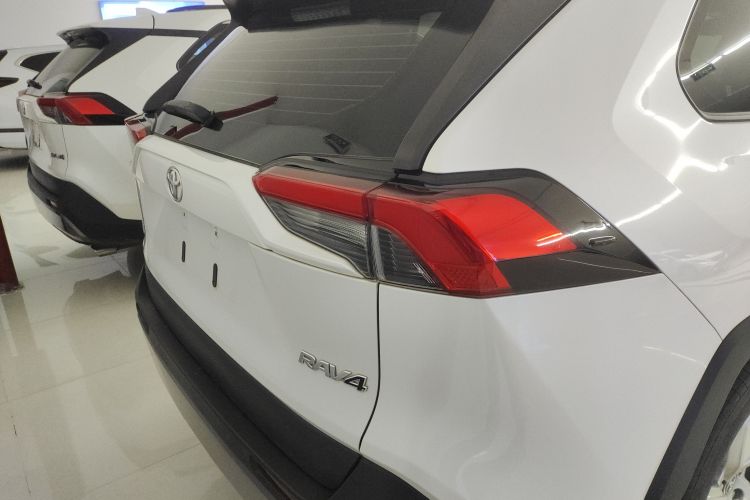 丰田 RAV4荣放 2022款 2.0L CVT两驱风尚Plus版车身外观6004