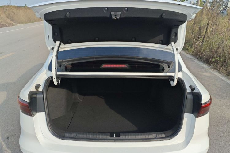 吉利汽车 帝豪 2023款 第4代冠军版 1.5L CVT尊贵型局部细节23