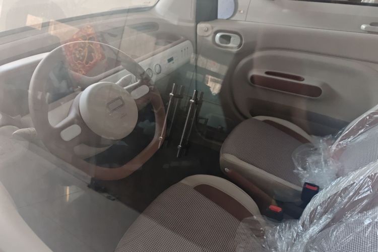 奔腾小马 2025款 222km 灵动马中控内饰7002